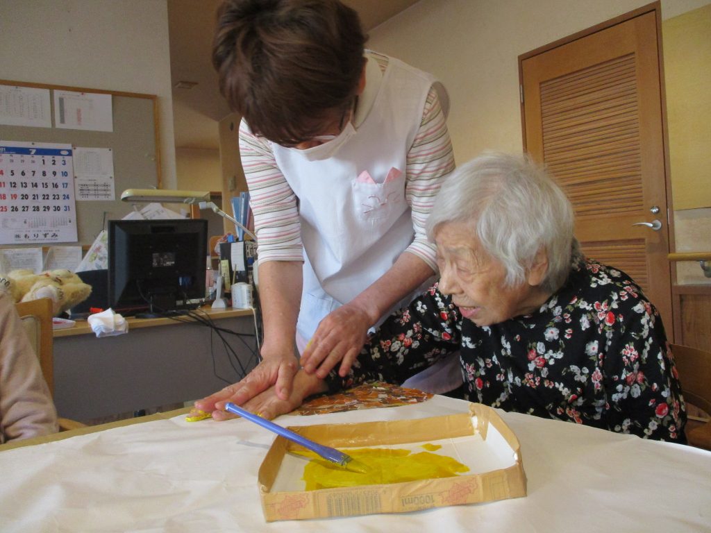 🌻手形のひまわりアート作品🌻